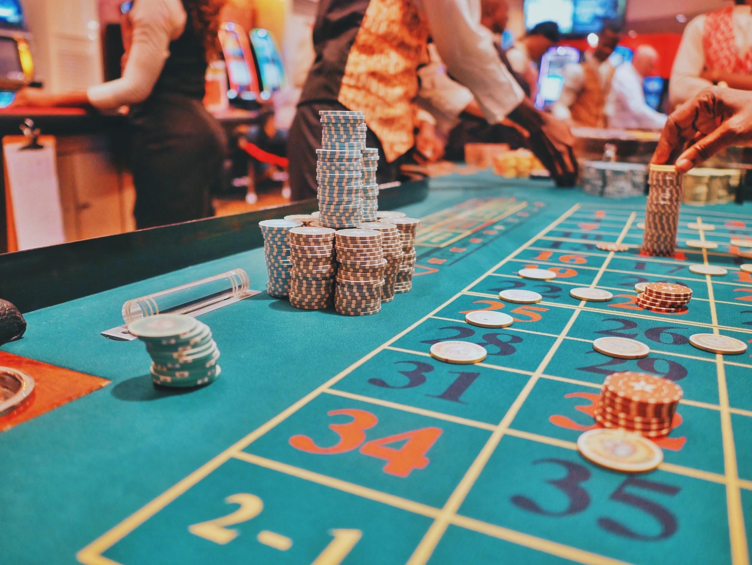 casino games dealer salary