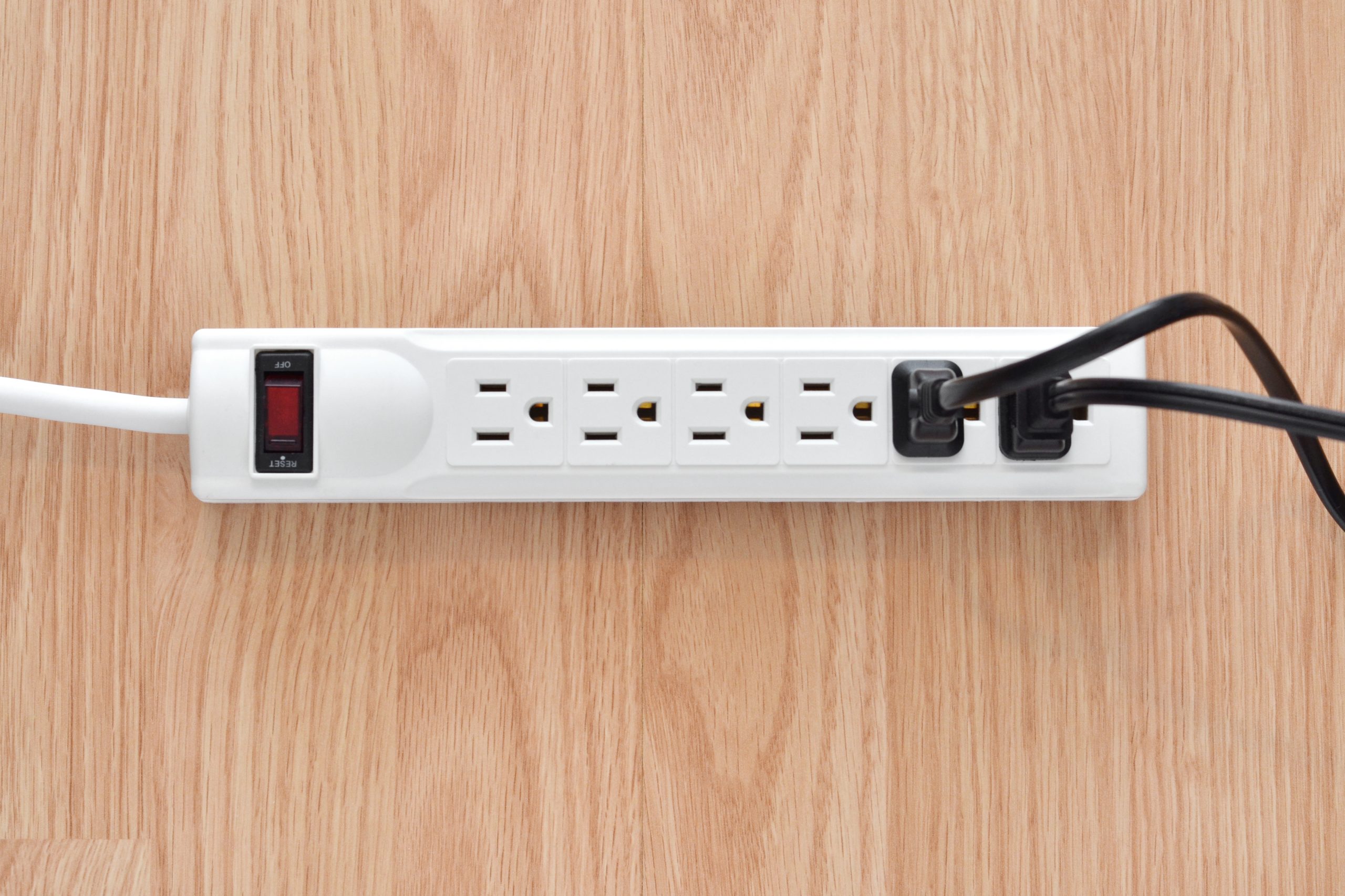 surge-protector-vs-power-strip-4-important-differences-programming